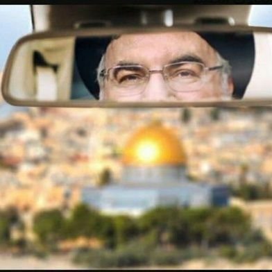 وفيك من الجمالِ دلالُ طفلٍ
وحيـدٌ، بعد عُقمِ الوالدينِ
وفيك من الجلال مشيبُ شيخٍ
توضّأ بالدموعِ لركعتينِ