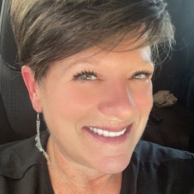 🙋🏻♀️ Happy Wife - 🧑🎨 Thriving Artist - 🧘Awakening Badass - 🥹 Sweetest GrandMommy on Earth. 🌏
