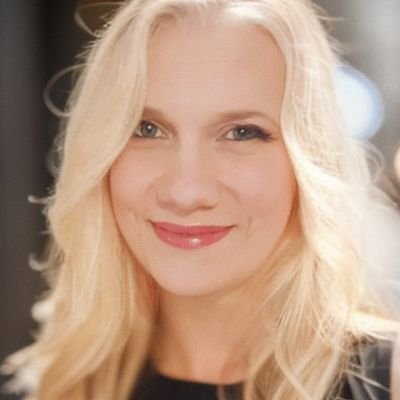debs_sings Profile Picture