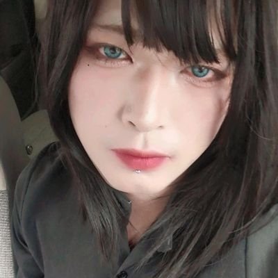 メイク練習💄 写真📸
楽しく自由に生きる🫀
スプタン、ピアス、女装?というか女の装いを楽しんでる人💄
欲しリス🐿https://t.co/8Er5cfFaus