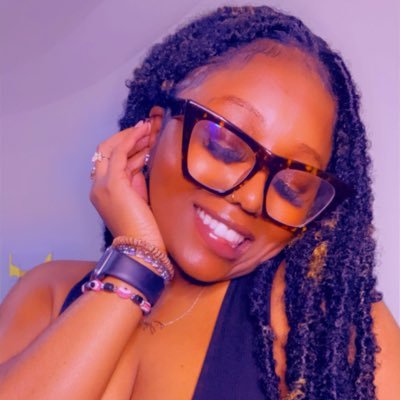 motivated.educated.independent & a whole lotta black girl magic. ✨🖤 IG📸: moneyybag.dejjjj