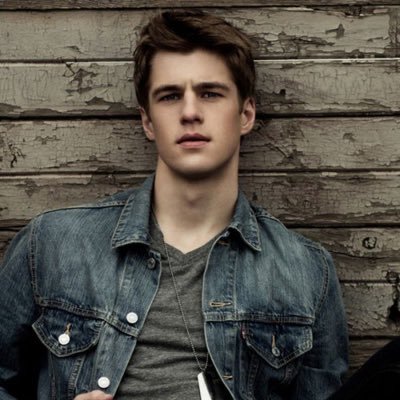 SAKETCVN6's profile picture. Experience curated fashion & tech&study at Market Maverick. Highlights: Trendsetter fashion & cutting-edge gadgets. Visit my https://t.co/Cd7cbpoUA5