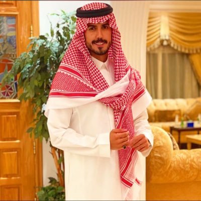 لا شيئ عندي افتخر به اعظم من رب اسجد له...لعل مافي مفضلتي يشفع لي بعد وفاتي.