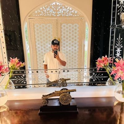 navneet__butter's profile picture. Professional Baraat Dancer 😋 Techie💻 Survives on coffee ☕ and inappropriate jokes..😂