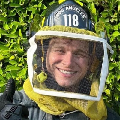 kumm3rspeck's profile picture. she/her🐝la nipote di sinistra ai pranzi di famiglia🐝fanaccount