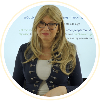 alexbellexams's profile picture. 👩‍🏫 Soy Alex Bell, profesora y examinadora. Vísita mi Youtube y Web para más recursos  🌺 Cursos de Inglés preparatorios para exámenes de inglés oficiales.