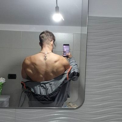 Frsk45368932's profile picture. Skrting on a silver lining
𒉭