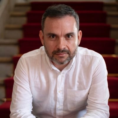 Periodista - Magister en Estudios Políticos. Tres veces ganador del Premio Nacional de Periodismo Simón Bolívar.