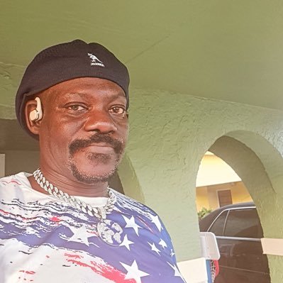 RonnieLucas7's profile picture. Tall dark and handsome.