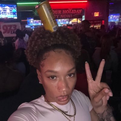 ♌️ Mild Mamí, Thee lukewarm girl https://t.co/7kVG4pTLig