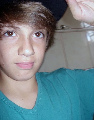 E tao facil ser eu mesmo !! 
http://t.co/exIt8mzmHA
