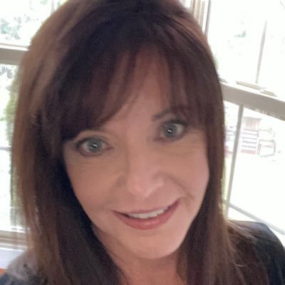 🇺🇸💐🌸🐕📚🚤 I ❤️America Mom, Patriot, Family Nurse Practitioner, gardener. ❤️funny ppl + common sense