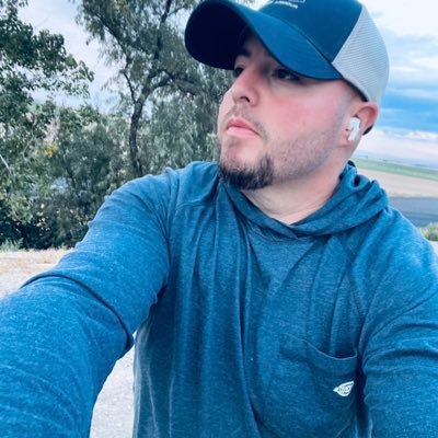 Derrickdfan's profile picture. I play country music sometimes; sober feb 18 2020