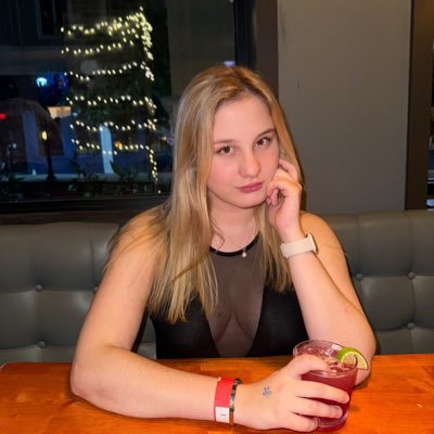 isabela_malone's profile picture. 