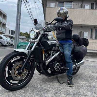 おっさんです いろいろつぶやくます 昼飯でつぶやいたり ネトゲでつぶやいたり PCでつぶやいたり Vmax1200でつぶやいたり SESでつぶやいたり バイク歴:GSX-R 400R、SuperFour、DT-50、KLX-125、KSR-110、Vmax1200(2LT) ESO ID:Arandia.Middle