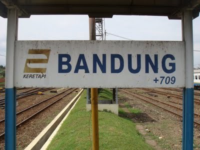 Informasi Jadwal Kereta di Bandung, tidak menerima pemesanan tiket kereta api. Supported by RF +709 Bandung.