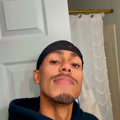 A Skinny nigga Thats always hungry ✌Mind your Business and Get Money every Nigga Motto Young Kings #Team ♊ D(M)V #Guyanese West Indies🇬🇾