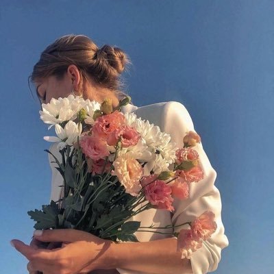 يارب اجعل قلبي حيّ تقي نقي لا يضعفُ أمام شيءٍ سواك واجعله مُبارك أينما حلّ وارتحل ❤️