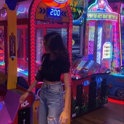srlyfbrinaaa_'s profile picture. You don't need to know who i'm.