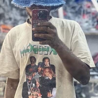 OmotoshoUsman10's profile picture. Funny videos | Everything entertainment | Manchester United fans | Business 📧 : omotoshousman502@gmail.com