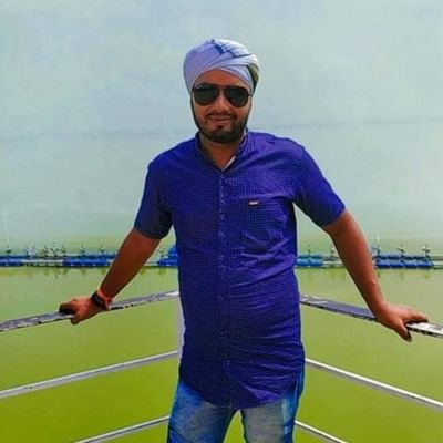 मैं बाग़ी ही रहूँगा उन महफिलों का
जहां शोहरत तलवे चाटने से मिलती है !!