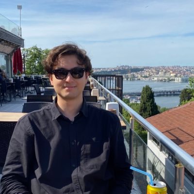 turc à istanbul qui n'était jamais allé en france et a appris le français par ses propres efforts