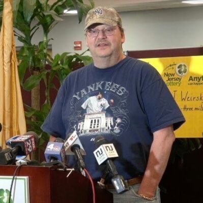 Mega millions jackpot winner, Michael J, Weirsky ,jackpot winner of $273,000,000 giving away $50,000 to my first 2k followers..be a winner today 💰💰💰