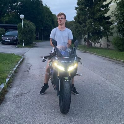 RemondBouvier's profile picture. Schüler der HTL (Maschienenbau), Segler, Motorradfahrer und ehrlich