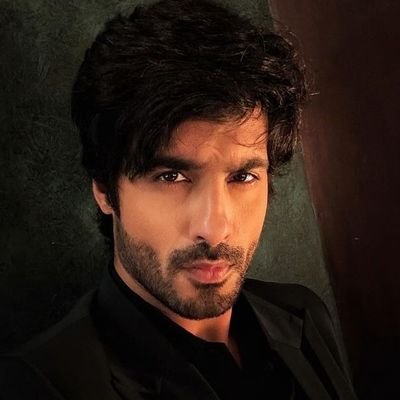 AyeGl18412992's profile picture. 