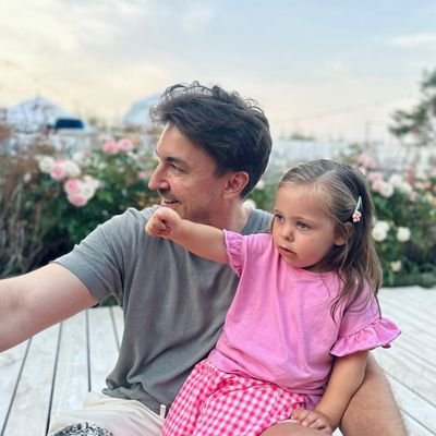 “A father who raises children on his own is nothing short of a hero. He is not only an amazing man; he is also the perfect role model for his kids.