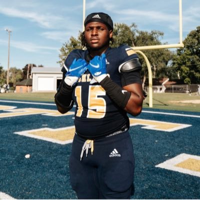6’1 225 LB Highland CC / D1 BounceBack / 3.4 GPA/ Dec 24 Grad / 🦅251