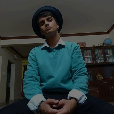 its_adityapande's profile picture. am a nerd.