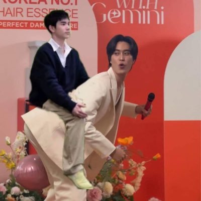 Jumumunmuang_'s profile picture. ♊️+4️⃣ = เหตุผลของความสุข ❤️ ติ่งแบบไม่ถามโลก ตกหลุมรักแบบไม่มีบันได 🪥🌻🦁🐭☀️🐢🥕🥬♊️4️⃣❤️💙