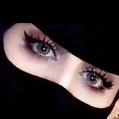 ماني سهله كل من بغى قربي وصل له ولاني بغيضه ورافعٍ خشمي وكلي كبر انا الكامله والكمال لله لو فيني الف عله وانا من يجي لك صدفةٍ ثمينه💖🌹