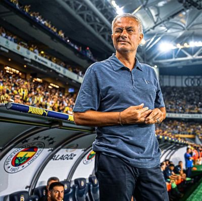 Benimle herşeyi tartışabilirsiniz.
Ama söz konusu Fenerbahçe'min hakları olursa feriştahı gelse tanımam.
Hayatımın rengisin FENERBAHÇE'M......