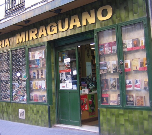 Libreros desde 1977, y @Miraguanoed. 

Hermosilla 104, Madrid. Teléfono: 914 016 990 
Whatsapp: 618 897 013
miraguano@miraguano-sa.es