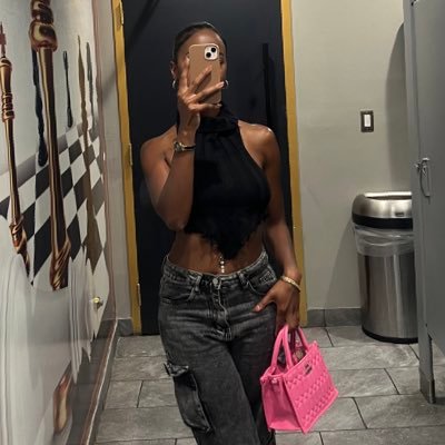 genesiatho's profile picture. proud black woman from htx 🤍