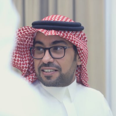 شاعر - يؤمن أن الحق طيف خيال في عقول البشر كل يدعيه لنفسه