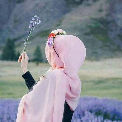 ڪن جـــميل الخـــُلق تهـــواڪ القـــلوب ..فــلا تنـــدم على لحـــظات أسعــــدت بهـا أحـــداً حــتى وإن لم يــڪن يستــحق منــڪ ذلڪ