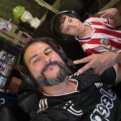 jugador de la vieja escuela me gustan los retos y competir me cargo 35 añitos que son pura experiencia soy de guadalajara arriba las chivas y la Juventus
