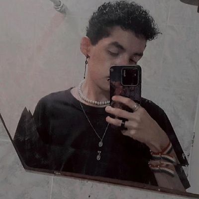 BryanGo89736812's profile picture. tengo 19 y soy bisexual ✨❤