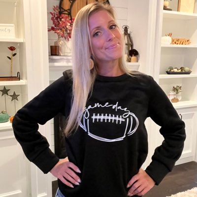 frugalnthriving's profile picture. Wife 💍 + mama 💕 | Sharing Style Inspo 💃🏼 | Sale Alerts 🏷️ | DIY Projects 🔨 - all on a budget! ➡️ https://t.co/PENmivEGzN