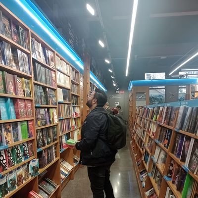 Amo: Matemáticas, electroquímica, anime, series, cine, musica, Libros😍😍 Book adict