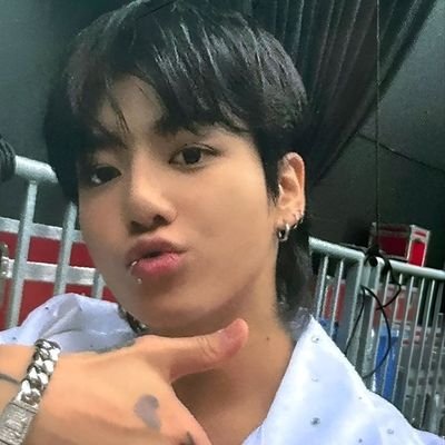 he/they • 26 • 🇲🇽🏳️🌈 • ot7 • 🐰 biased • kdramas • anime • tannies 💜: 11/19, 05/04, 05/05, 12/06, 11/27, 12/01
