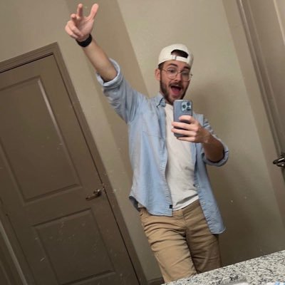 If you want to talk anything sports or Jesus I’m in. Other than that i like to hoop and play video games 🤷🏽♂️. University of Oklahoma ⭕️🙌🏼