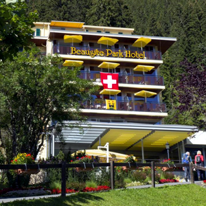 Wengen liegt inmitten schönster Alpenkulisse und ist dennoch sehr gut erreichbar, inmitten einer Parklandschaft an schönster und ruhigster Lage.