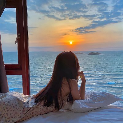 Adelineaeve's profile picture. Grow your own flowers and love your own universe!