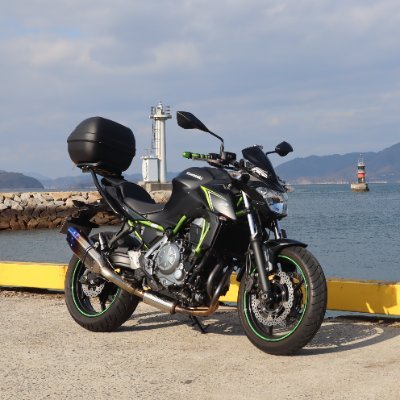 1973年生まれの独り者の小さいオッサンです。バイクに乗るのが好きです。KawasakiのZ650に乗っています。基本ソロツーでのんびりトコトコ走っております。ツーリング関係のYouTubeを鑑賞するのが日課の残念なオッサンです。2023年4月より香川県善通寺市に住んでます。