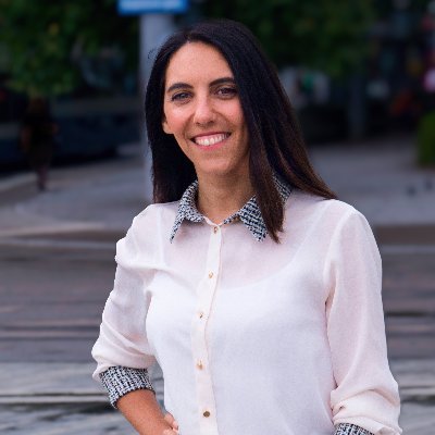 Need help with setting up your marketing strategy? I'm here to lend a hand and guide you through the process so you can attract those first clients in no time.