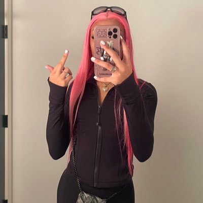 liviwitdaglizzy's profile picture. @livluxurynails